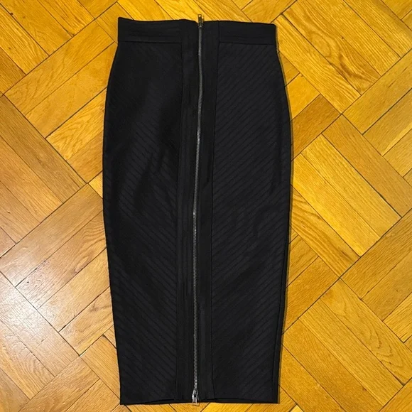 H&M Classic Black Pencil Skirt - Picture 4 of 8